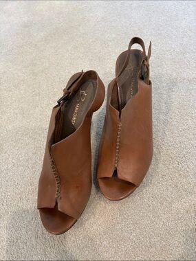 Makowsky Cognac Brown Leather Open-Toe Slingback Mules